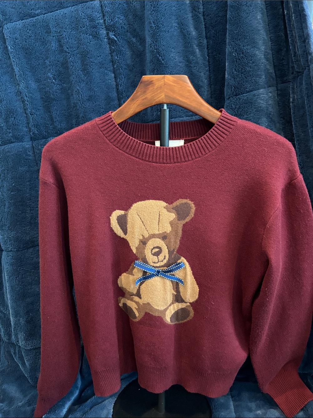 Willow & Wind Teddy Bear Graphic Crewneck Sweater Maroon Juniors Small